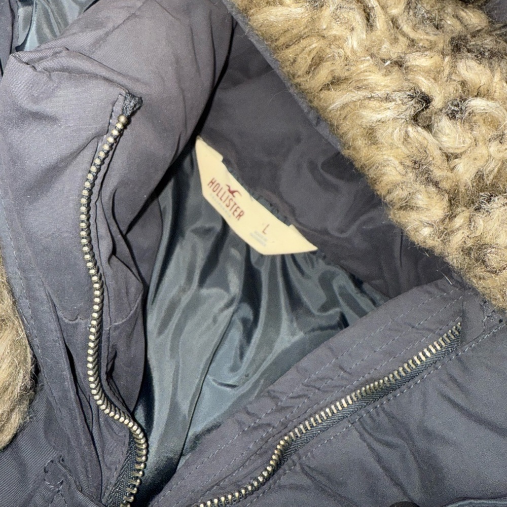 Hollister Charcoal Puffer Jacket with Faux Fur Hood - Picture 2 of 6